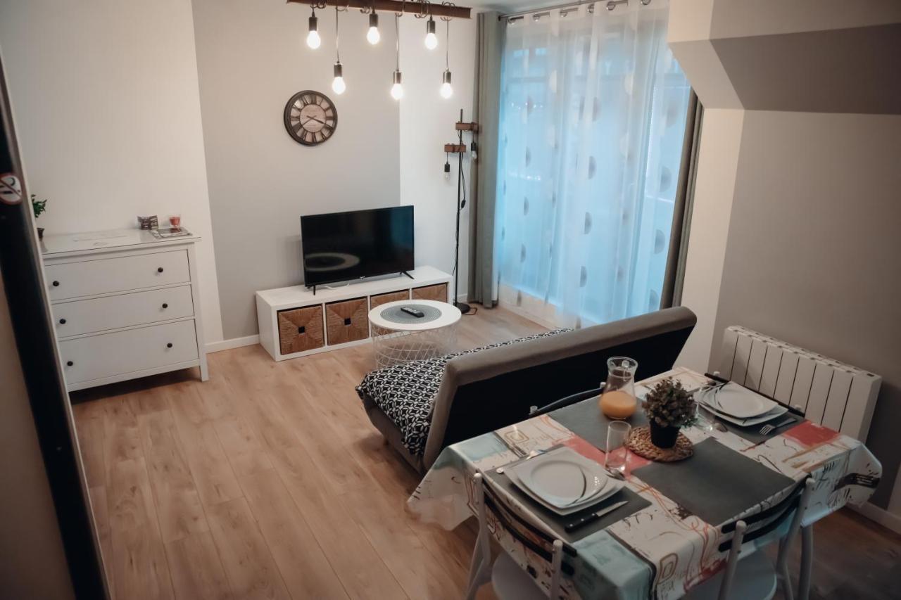 Cosy Et Moderne En Centre Ville, Fibre Haut Debit Ernée エクステリア 写真
