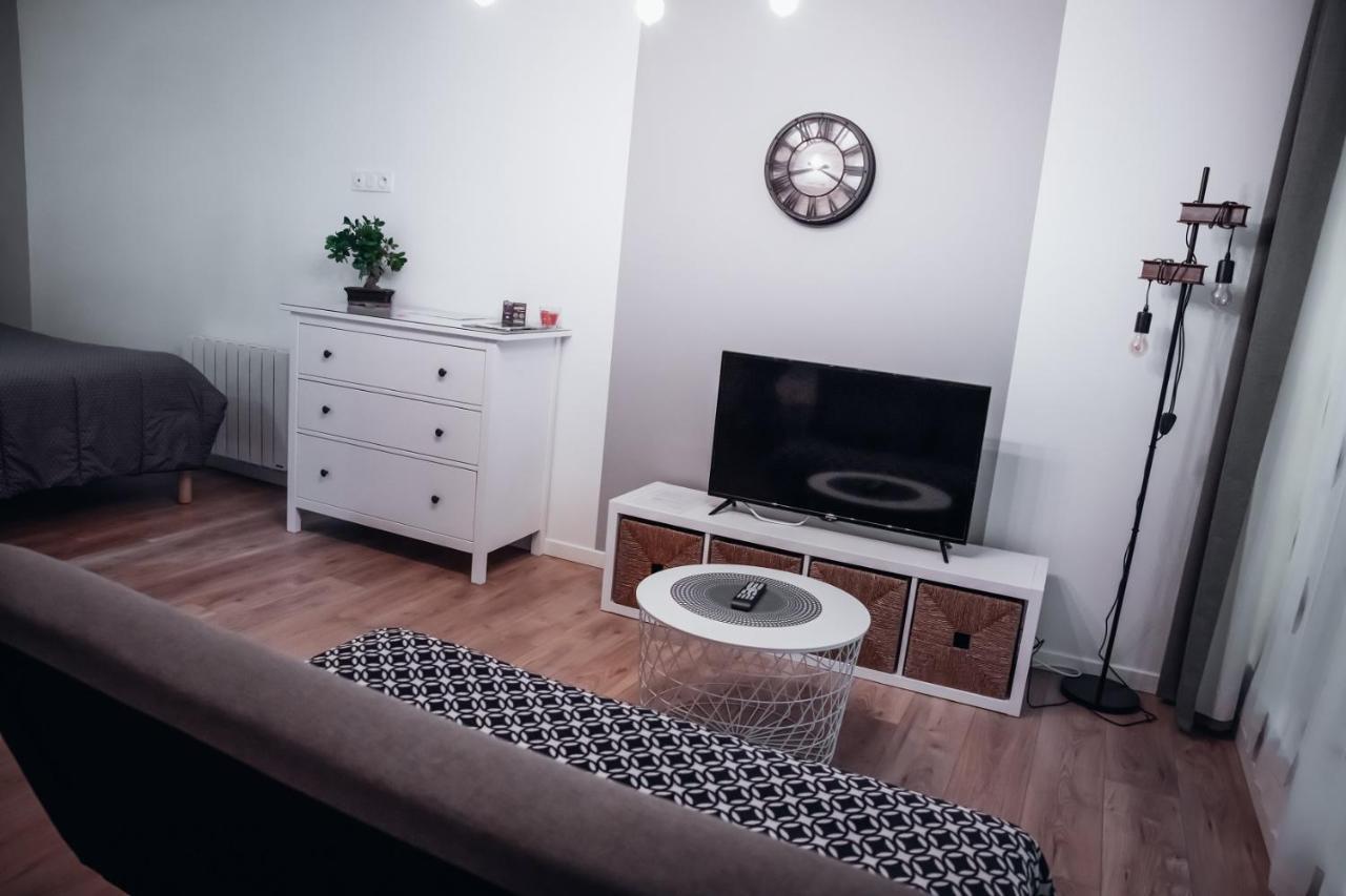 Cosy Et Moderne En Centre Ville, Fibre Haut Debit Ernée エクステリア 写真
