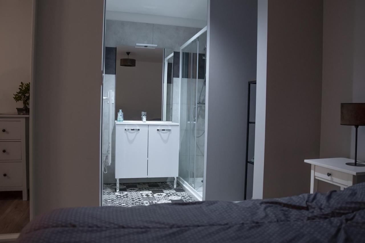 Cosy Et Moderne En Centre Ville, Fibre Haut Debit Ernée エクステリア 写真