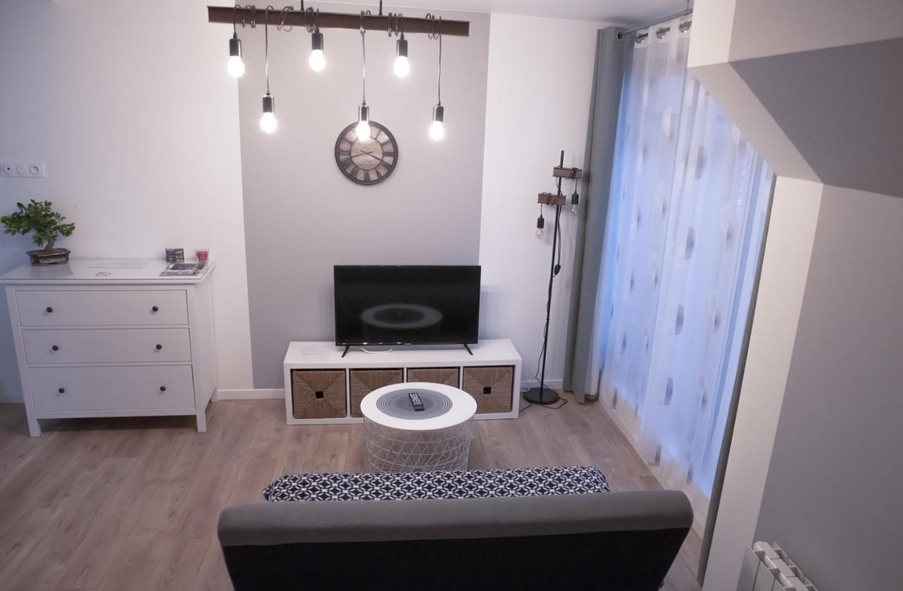 Cosy Et Moderne En Centre Ville, Fibre Haut Debit Ernée エクステリア 写真